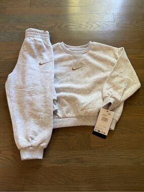 NWT Nike Toddler Set size 4T